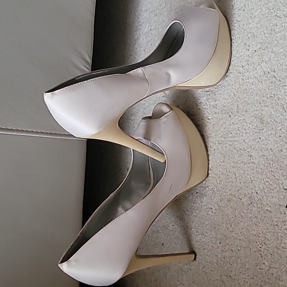 Shoes - Picture 2 of 4